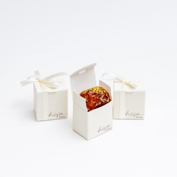 1 piece of sukkary dates filled with biscuits , cardamom & caramel sauce