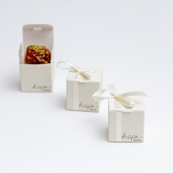 1 piece of sukkary dates filled with biscuits , cardamom & caramel sauce - Image 2