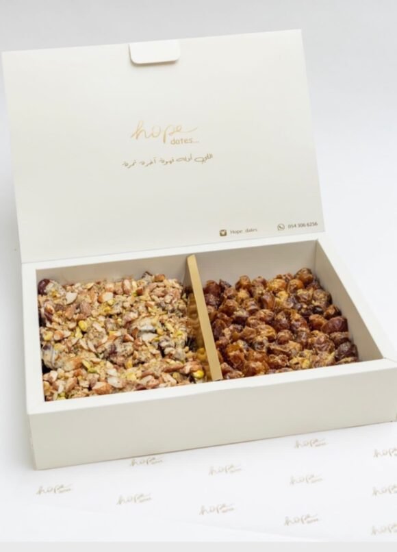 Mix 1 kilo of sukkary dates & 1 kilo of khlass dates