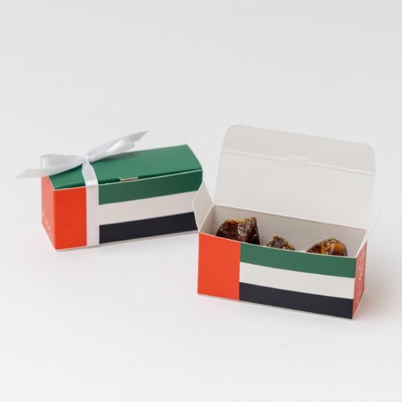 3 pieces of sukkary dates filled with biscuits , cardamom and caramel sauce