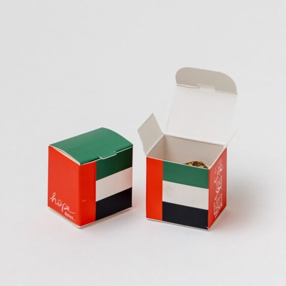 1 pieces of sukkary dates filled with biscuits, cardamom and caramel sauce